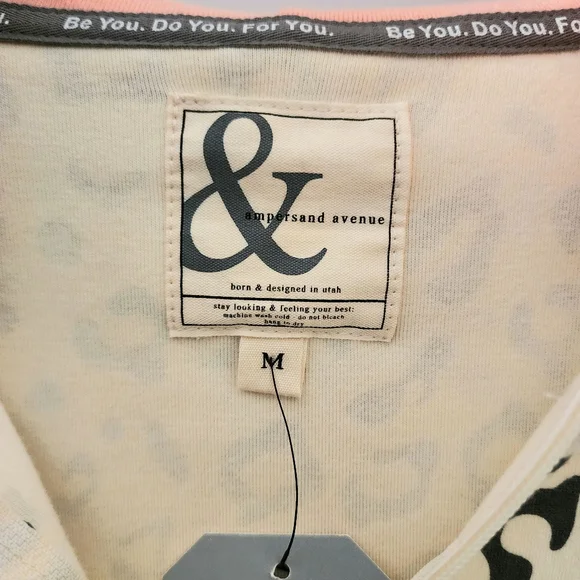 Ampersand Avenue Half Zip Hoodie - Size Medium - Picture 8 of 11